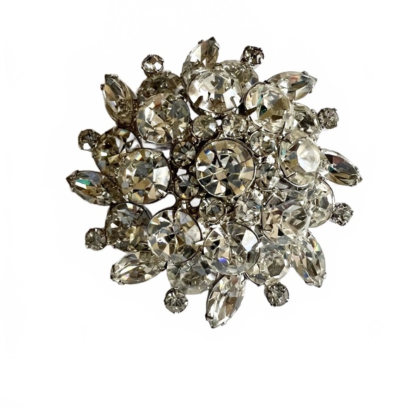 Not Marked Jewelry - Gorgeous  Vintage Brooch, Clear Rhinestone Silver-tone Setting